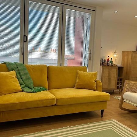 Stylish, Smart & Fun 4 Bed Home Лондон Экстерьер фото