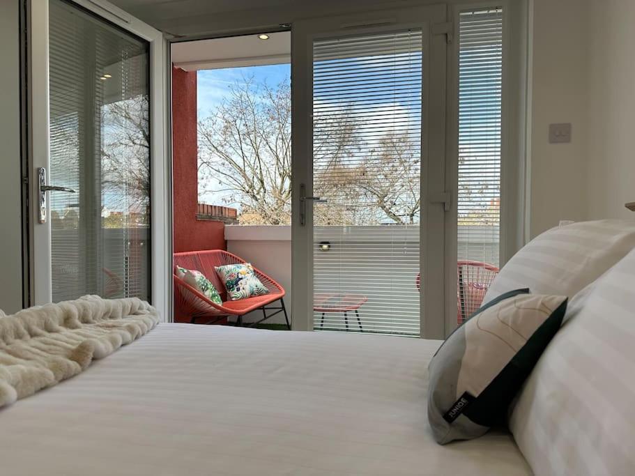 Stylish, Smart & Fun 4 Bed Home Лондон Экстерьер фото